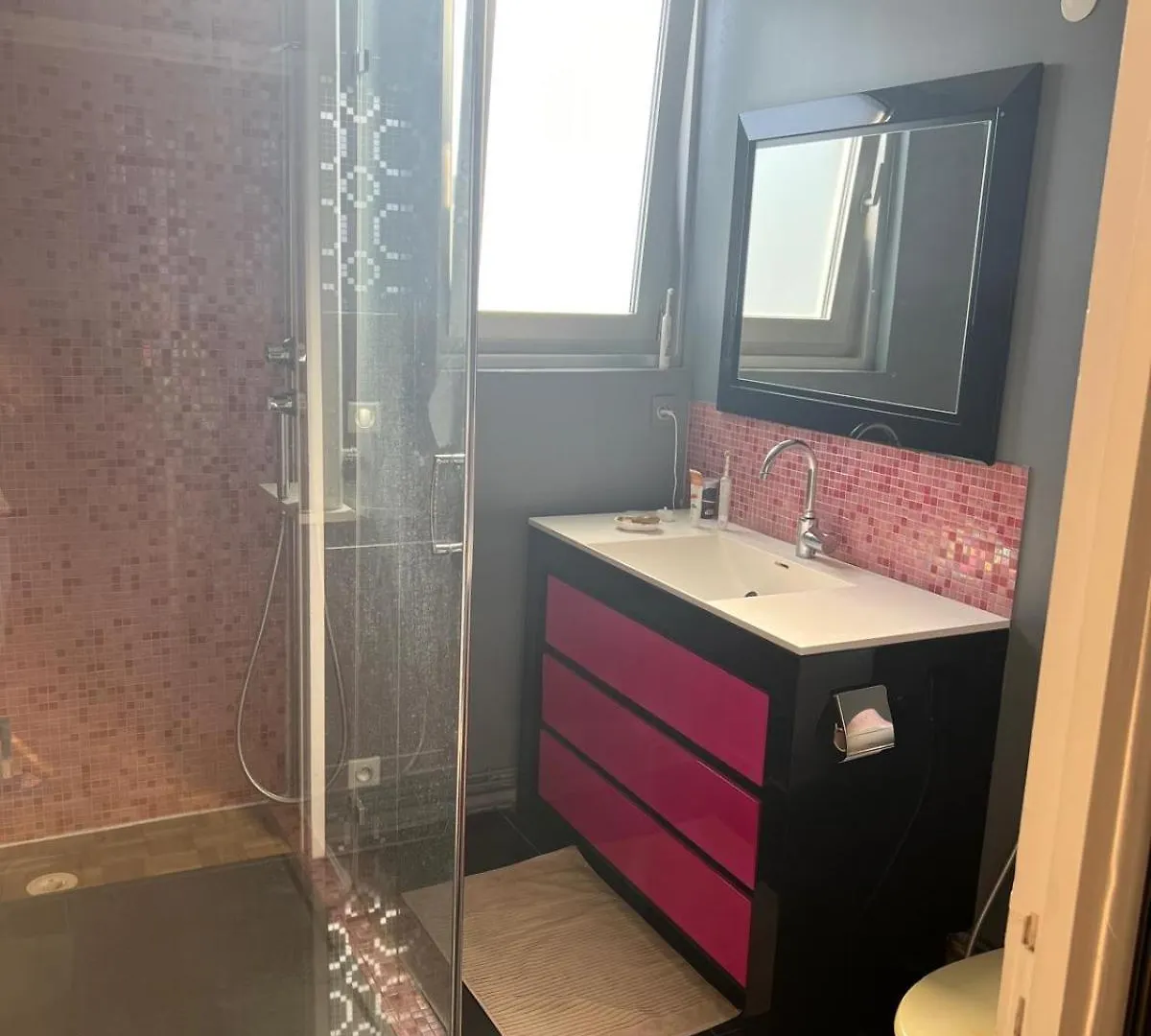 Quarto em Acomodações Particulares Chambre Dans Les Hauteurs De Lyon Proche Fourviere Chez L Hote